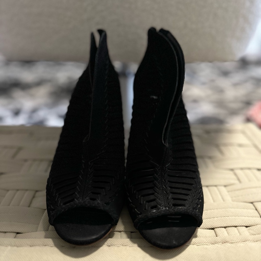 Vince Camuto…Worn once…Size 8.5